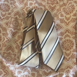 Elegant Gold Striped Tie 100% silk